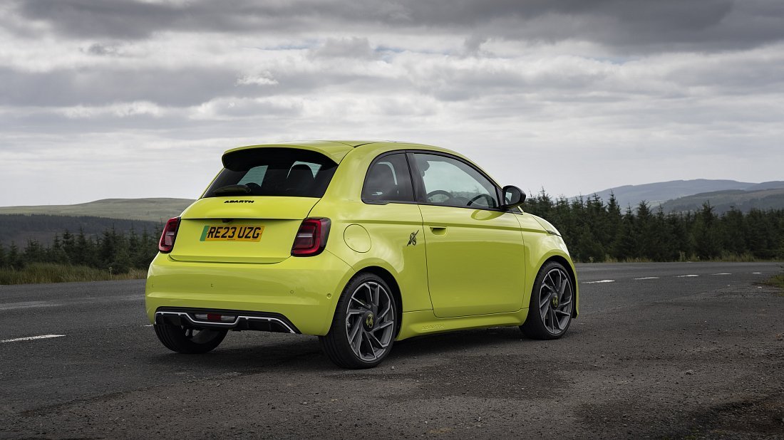 Abarth 500e Hatchback (2023-…) rear quarter, three-quarter view, diagonal, exterior