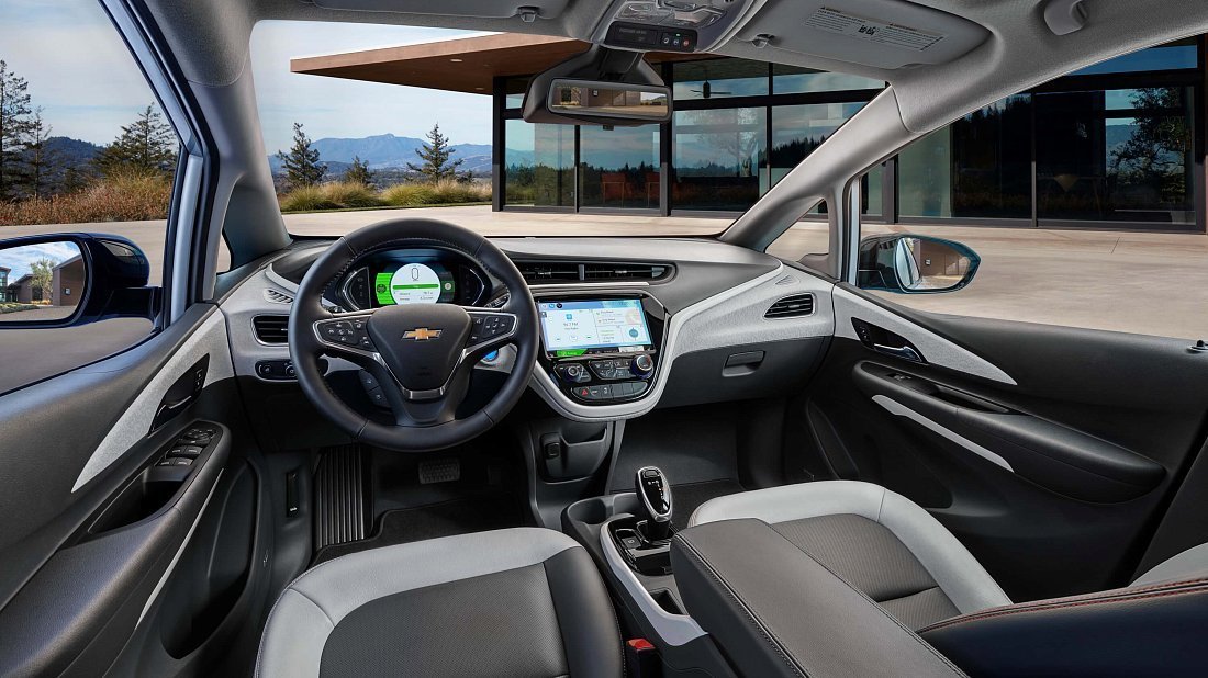 Chevrolet Bolt EV Gen 1 (2017-2019) interior, front seat, driver seat, dashboard, steering wheel, infotainment, cockpit
