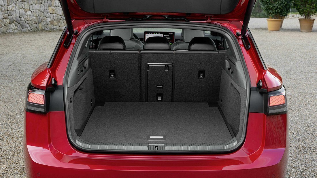Volkswagen ID.7 Tourer GTX (2024-…) trunk photo, boot, seats up, seats upright, cargo space, cargo volume, cargo capacity, storage