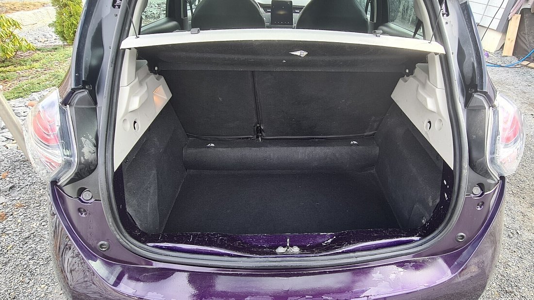 Renault Zoe Z.E. 40 Q90 (2016-2019) trunk, boot, seats up, seats upright, cargo space, cargo volume, cargo capacity, storage