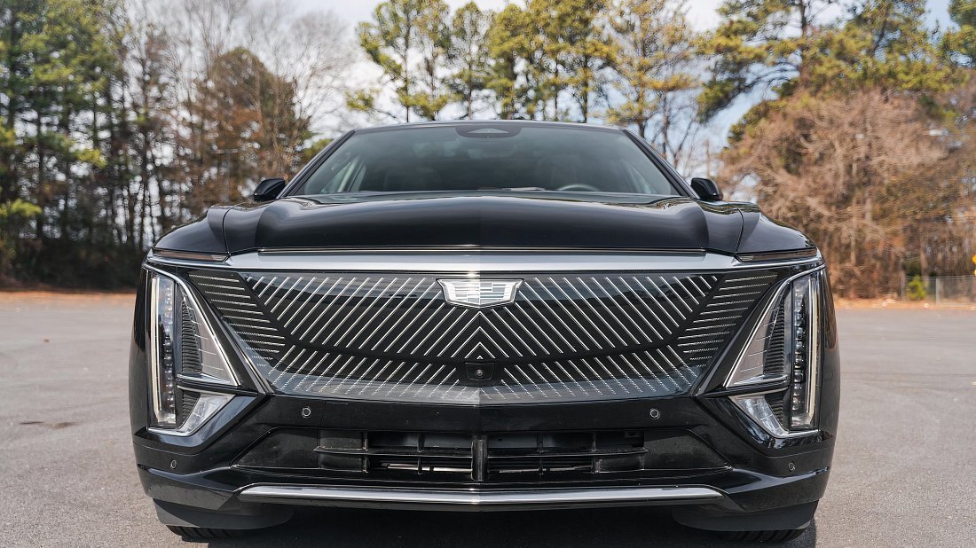 Cadillac Lyriq RWD (2022-…) front fascia photo, grille, headlights, bumper, exterior
