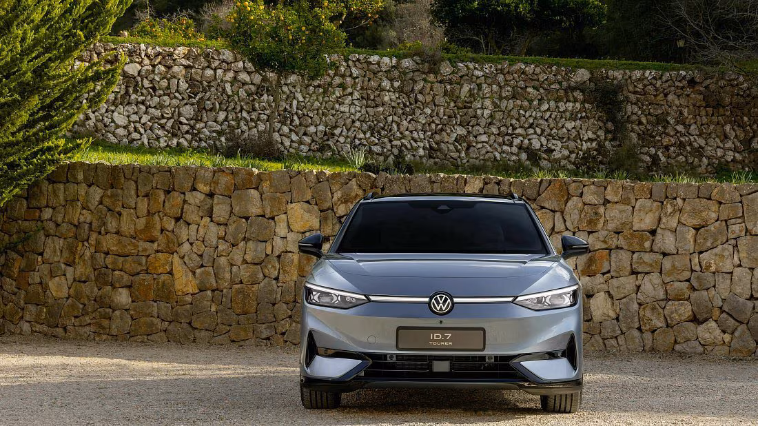 Volkswagen ID.7 Tourer Pro S (2024-…) front fascia photo, grille, headlights, bumper, exterior