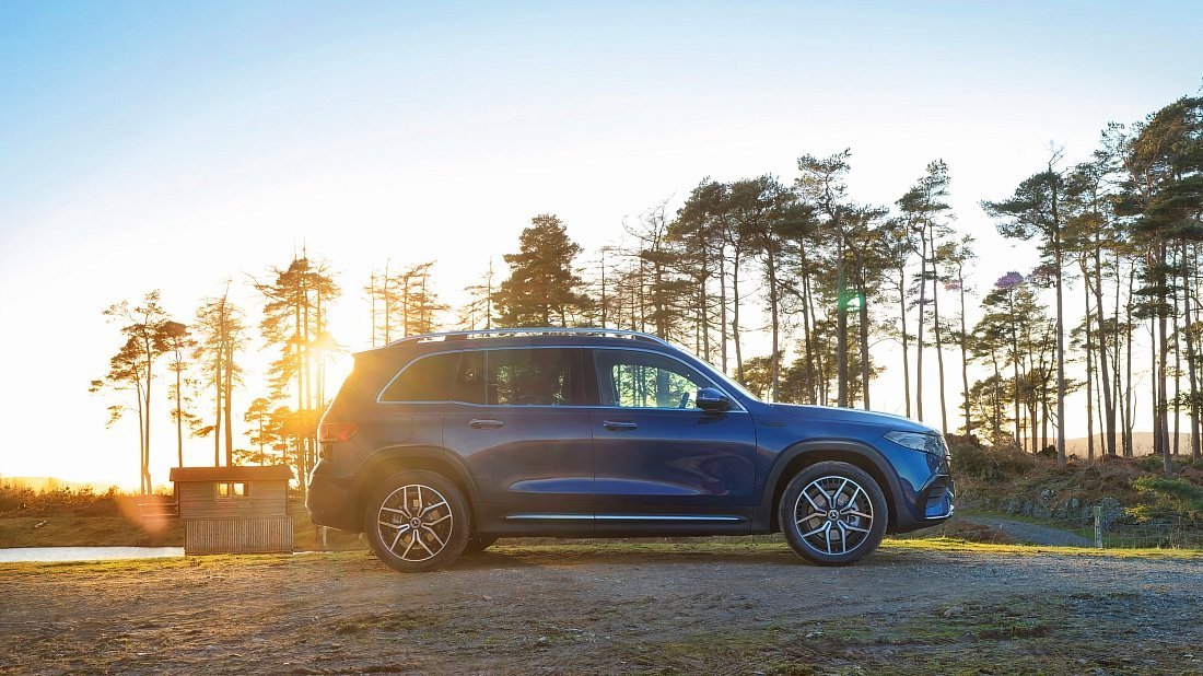 Mercedes EQB 350 4MATIC (2022-2023) side profile photo, silhouette, doors, wheels, exterior