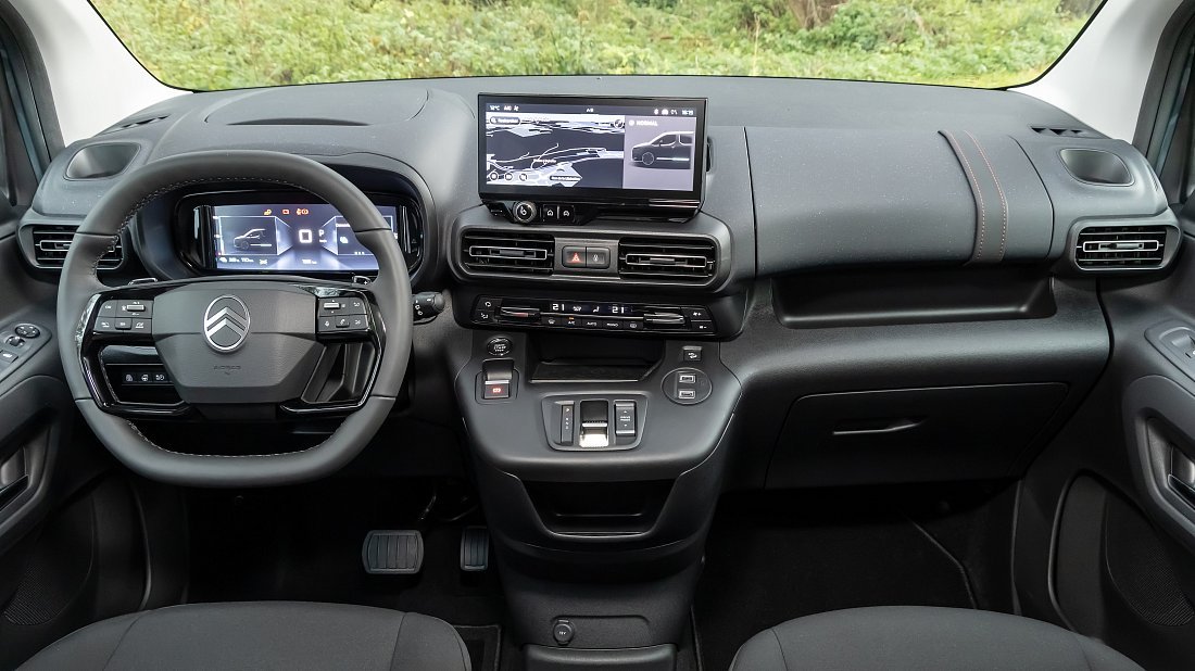 Citroën e-Berlingo M 50 kWh (2024-…) interior photo, front seat, driver seat, dashboard, steering wheel, infotainment, cockpit