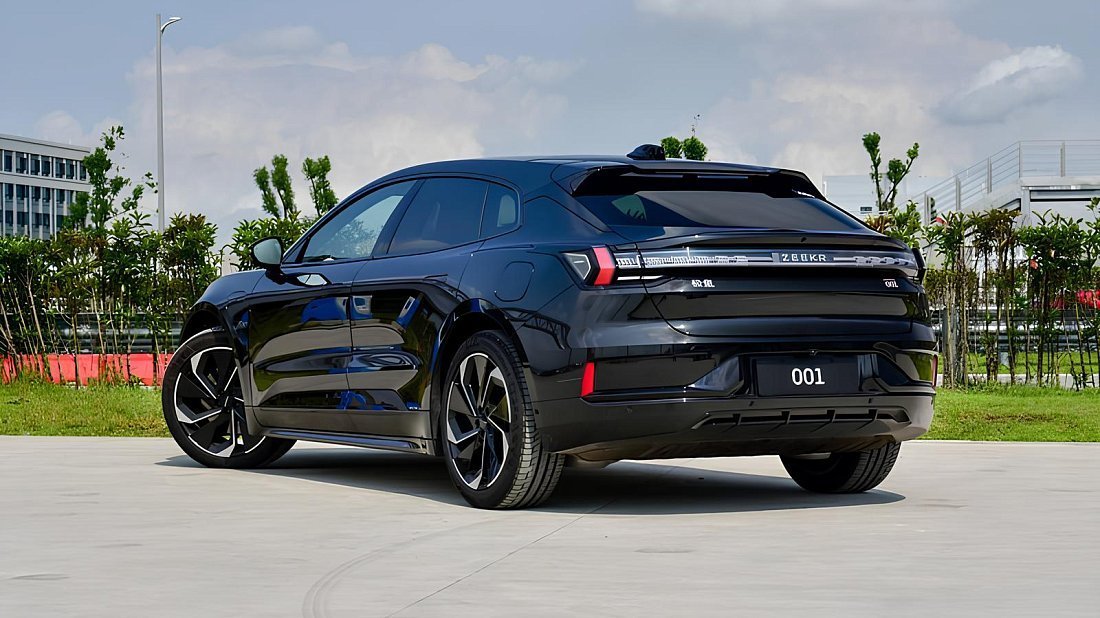 Zeekr 001 Performance AWD (2023-…) rear quarter, three-quarter view, diagonal, exterior