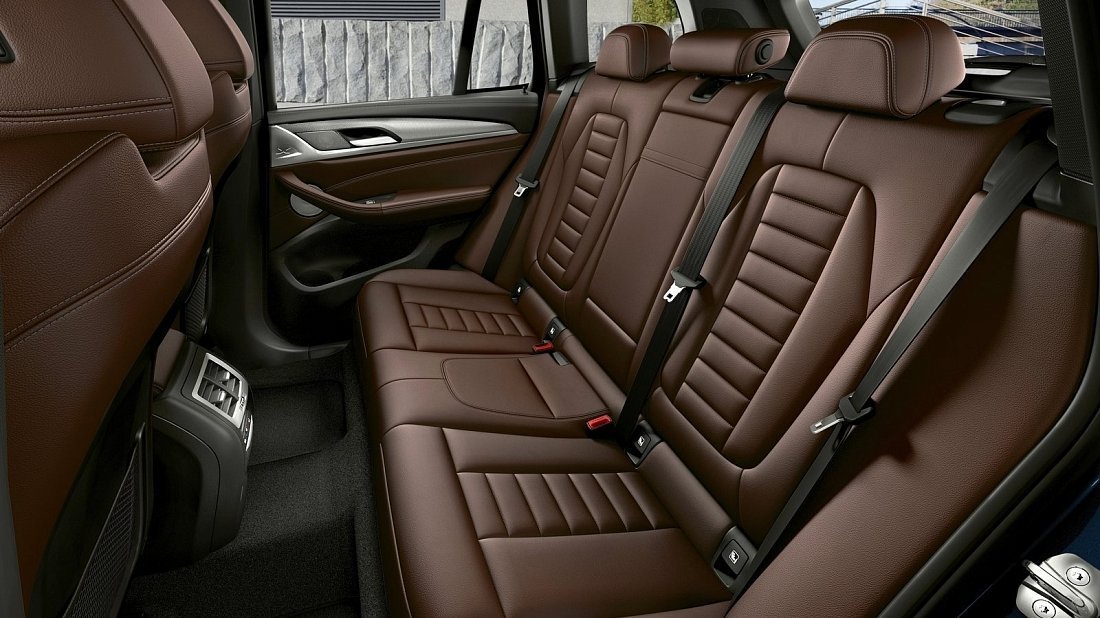 BMW iX3 Gen 2 (2021-…) rear seats, back seats, passenger seats, legroom, headroom, interior