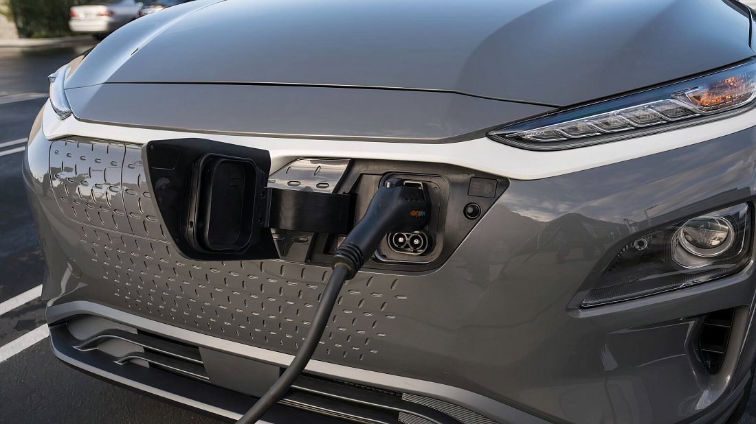 Hyundai Kona Electric Long Range (2018-2019) charge port Europe, charging, inlet, plug, connector