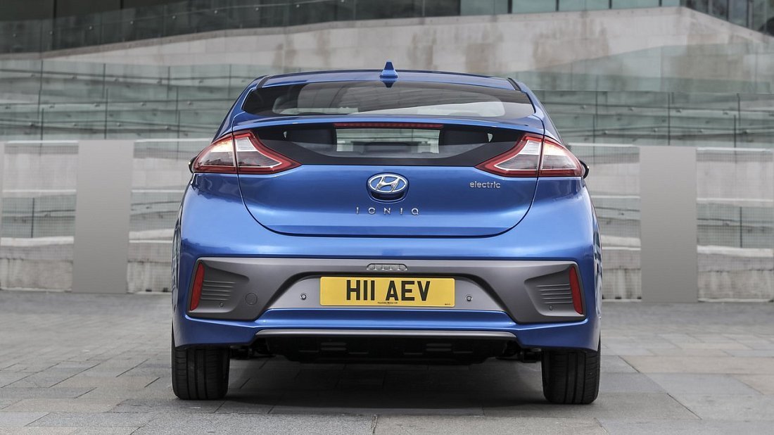Hyundai Ioniq Electric Gen 1 (2016-2019) rear view photo, taillights, trunk, spoiler, badge, bumper, exterior