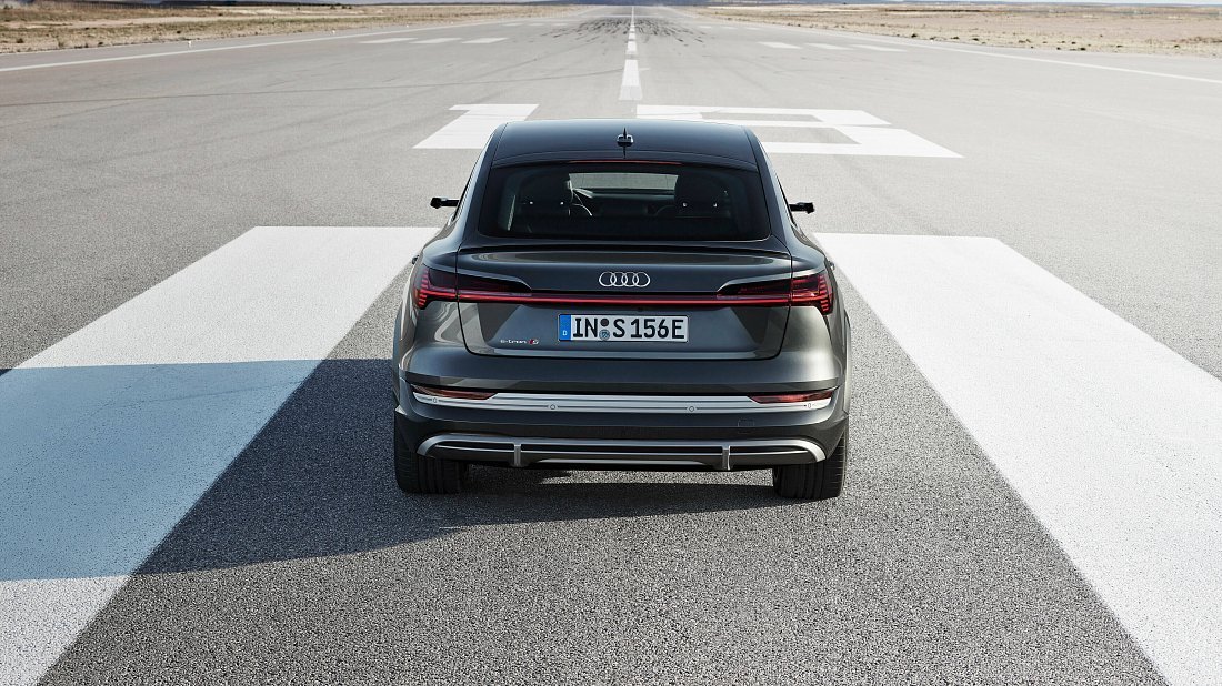 Audi e-tron Sportback S (2020-2022) rear view photo, taillights, trunk, spoiler, badge, bumper, exterior