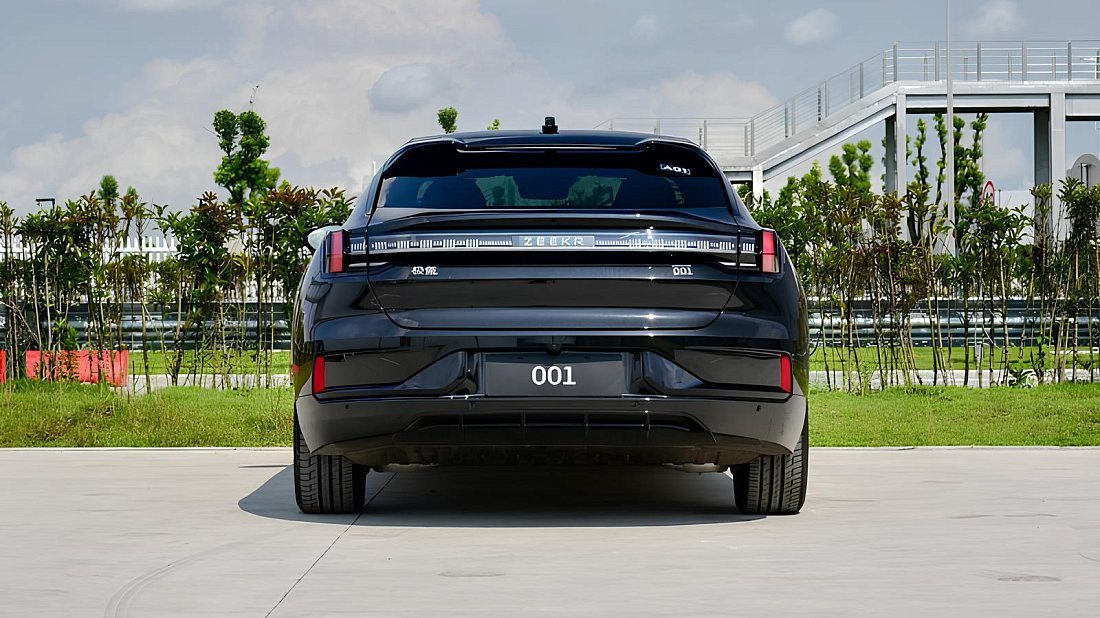 Zeekr 001 Performance AWD (2023-…) rear view, taillights, trunk, spoiler, badge, bumper, exterior