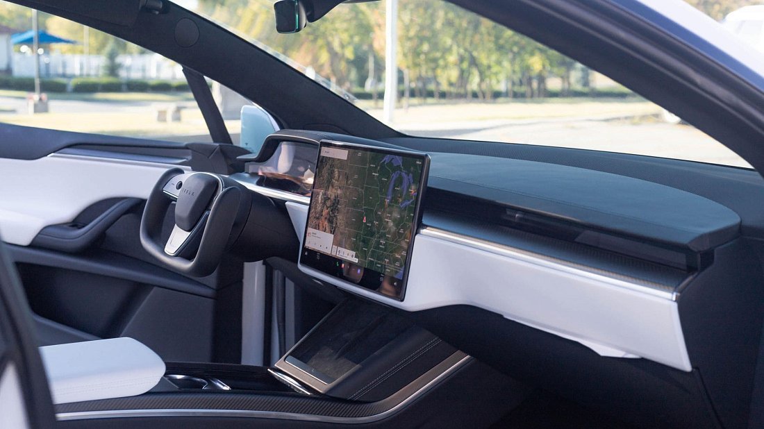 Tesla Model X Plaid (2021-…) interior, front seat, driver seat, dashboard, steering wheel, infotainment, cockpit