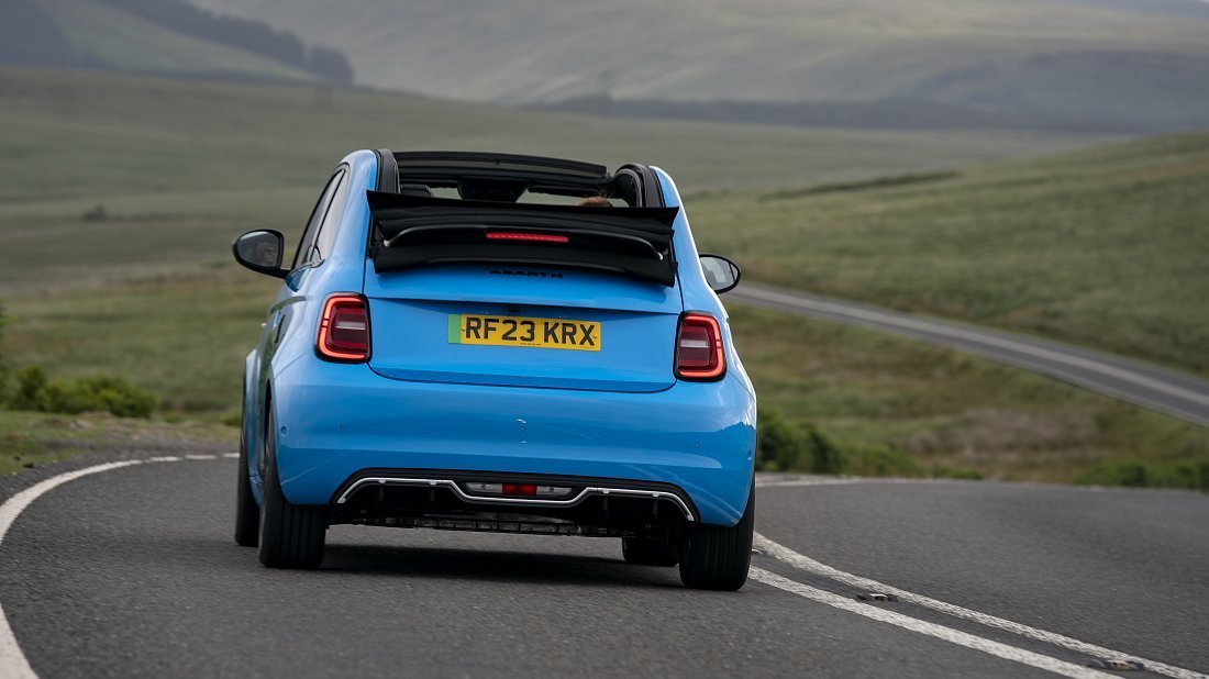 Abarth 500e Convertible (2023-…) rear view photo, taillights, trunk, spoiler, badge, bumper, exterior