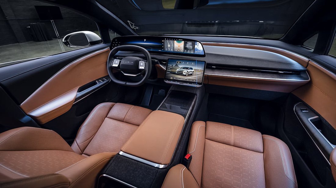 Lucid Gravity Touring (2025-…) interior photo, front seat, driver seat, dashboard, steering wheel, infotainment, cockpit