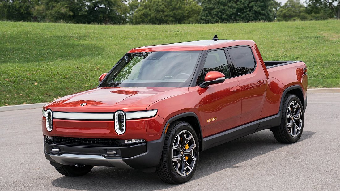Rivian R1T Performance Dual Motor Large (2025-...) front view, front quarter, diagonal, exterior