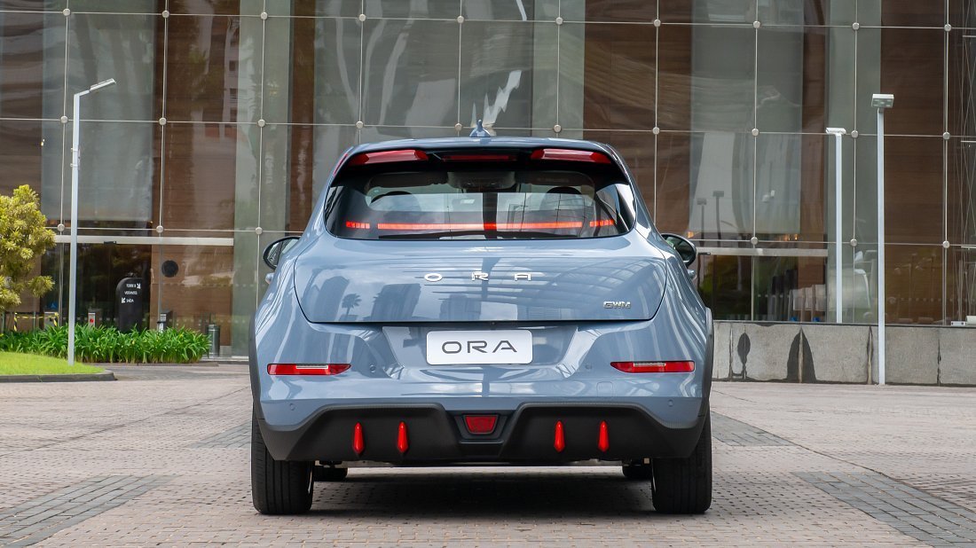 GWM ORA 03 GT (2023-…) rear view photo, taillights, trunk, spoiler, badge, bumper, exterior
