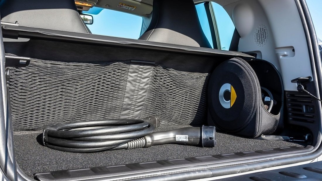 Smart EQ fortwo coupe (2020-2023) trunk photo, boot, seats up, seats upright, cargo space, cargo volume, cargo capacity, storage