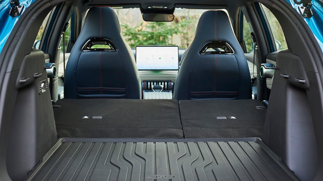 BYD Atto 3 FWD (2022-…) trunk, boot, expanded, folded seats, maximum volume, max cargo, max capacity, max storage
