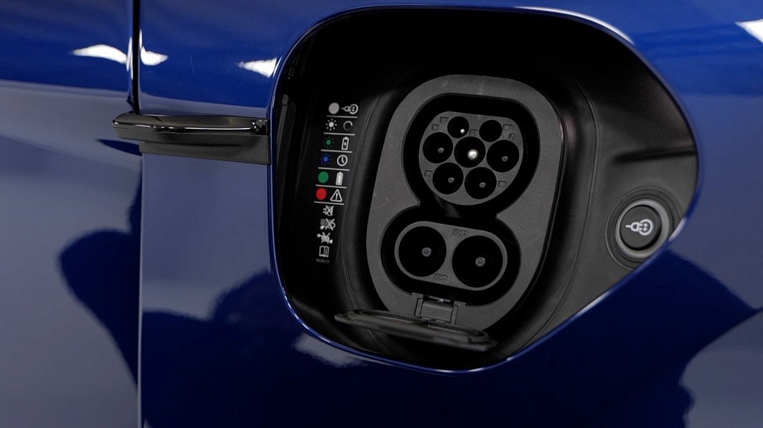 Porsche Taycan RWD Plus (2024-…) charge port Europe, charging, inlet, plug, connector