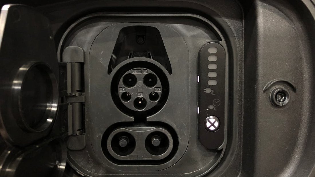 Maserati GranTurismo Folgore (2024-…) charge port USA, charging, inlet, plug, connector