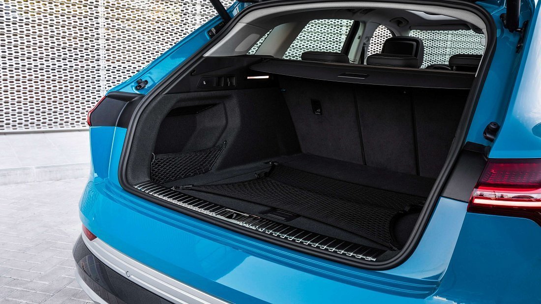Audi e-tron 55 quattro (2019-2022) trunk, boot, seats up, seats upright, cargo space, cargo volume, cargo capacity, storage