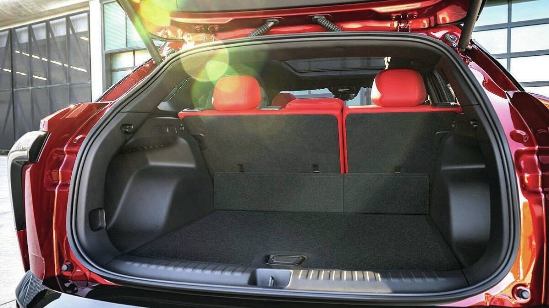 Chevrolet Blazer EV Performance AWD (2024-…) trunk, boot, seats up, seats upright, cargo space, cargo volume, cargo capacity, storage