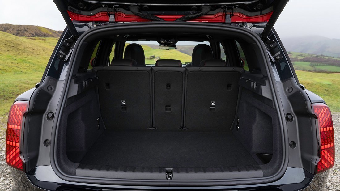 Mini Countryman SE ALL4 (2024-…) trunk, boot, seats up, seats upright, cargo space, cargo volume, cargo capacity, storage