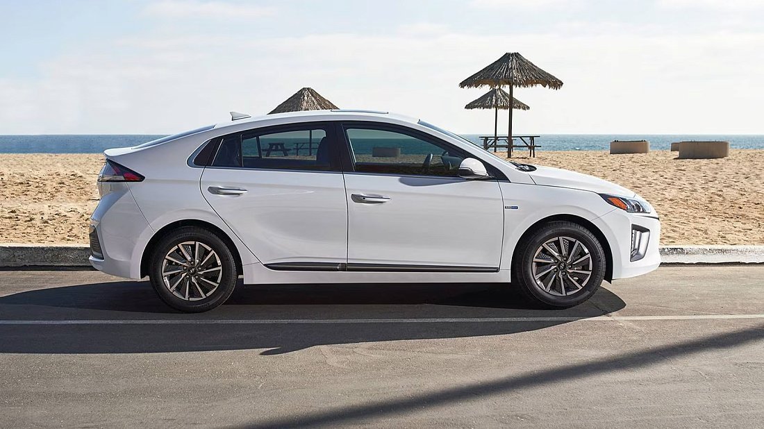 Hyundai Ioniq Electric Gen 2 (2019-2022) side profile photo, silhouette, doors, wheels, exterior