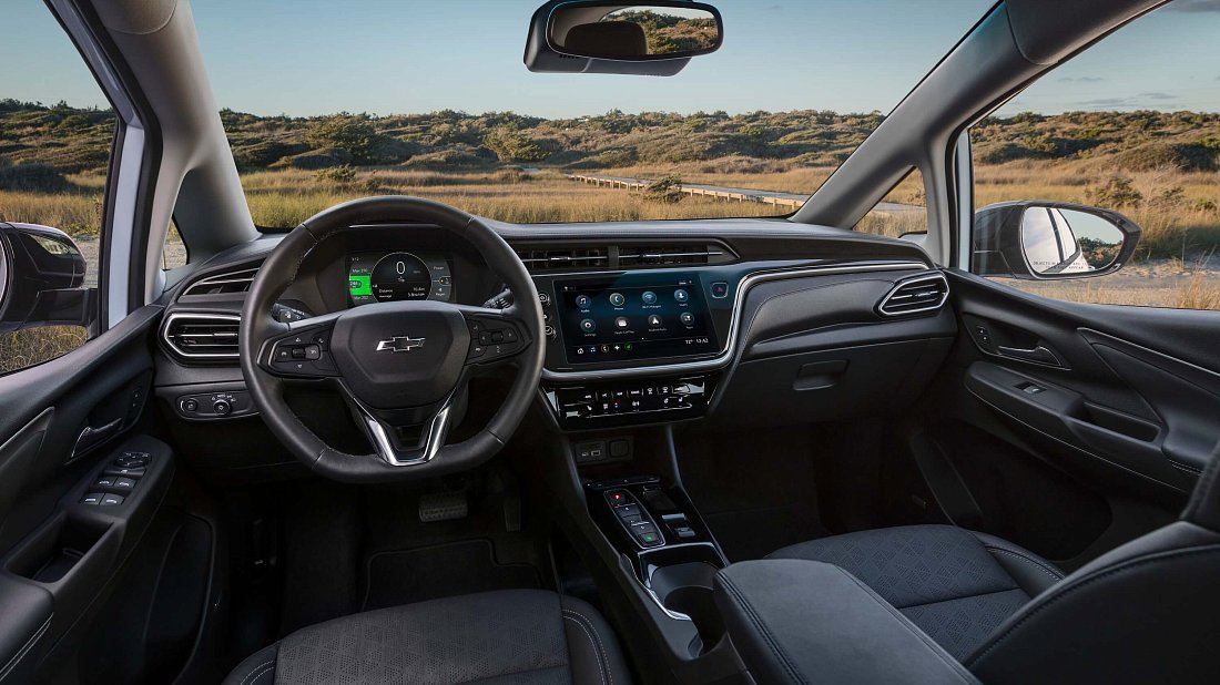 Chevrolet Bolt EV Gen 3 (2022-2023) interior, front seat, driver seat, dashboard, steering wheel, infotainment, cockpit