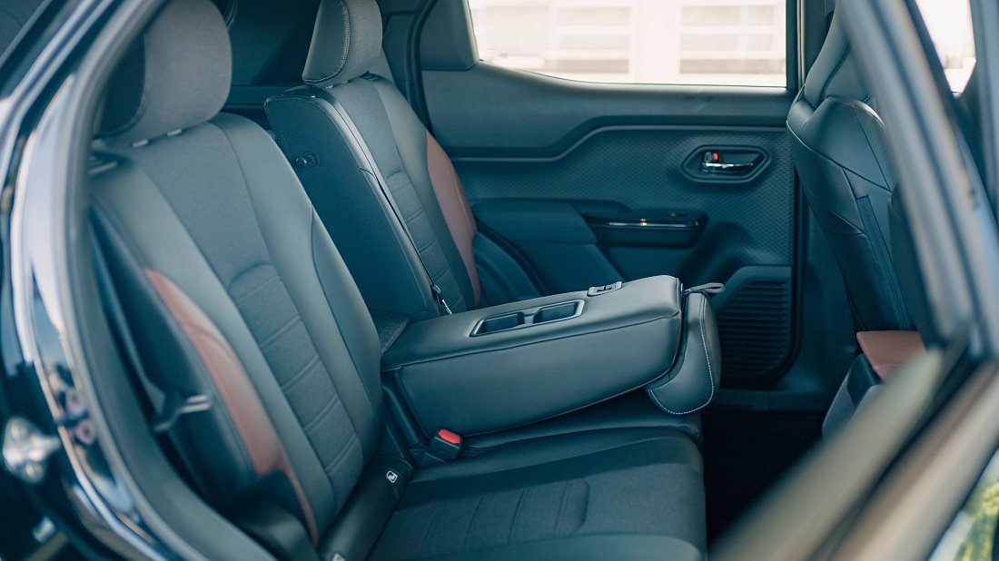 Suzuki e Vitara 61 kWh AWD (2025-…) rear seats photo, back seats, passenger seats, legroom, headroom, interior