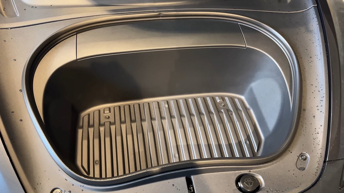 Tesla Model 3 RWD (2025-…) frunk photo, front trunk, under hood, storage, cargo, capacity, bonus space