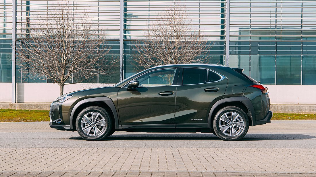Lexus UX 300e (2020-2023) side profile photo, silhouette, doors, wheels, exterior