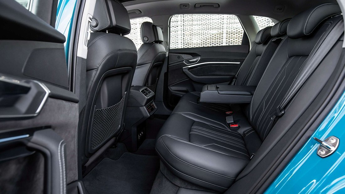 Audi e-tron 55 quattro (2019-2022) rear seats, back seats, passenger seats, legroom, headroom, interior