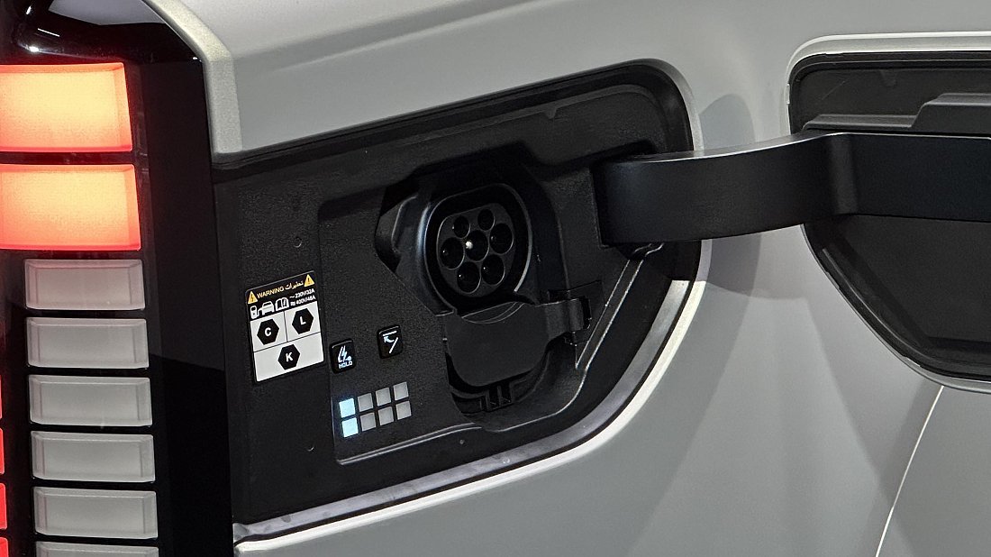 Hyundai Ioniq 9 Long Range AWD (2025-…) charge port Europe, charging, inlet, plug, connector