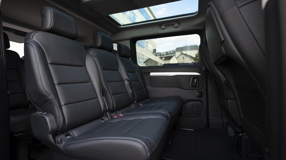 Peugeot e-Traveller Standard 75 kWh (2021-2024) rear seats, back seats, passenger seats, legroom, headroom, interior