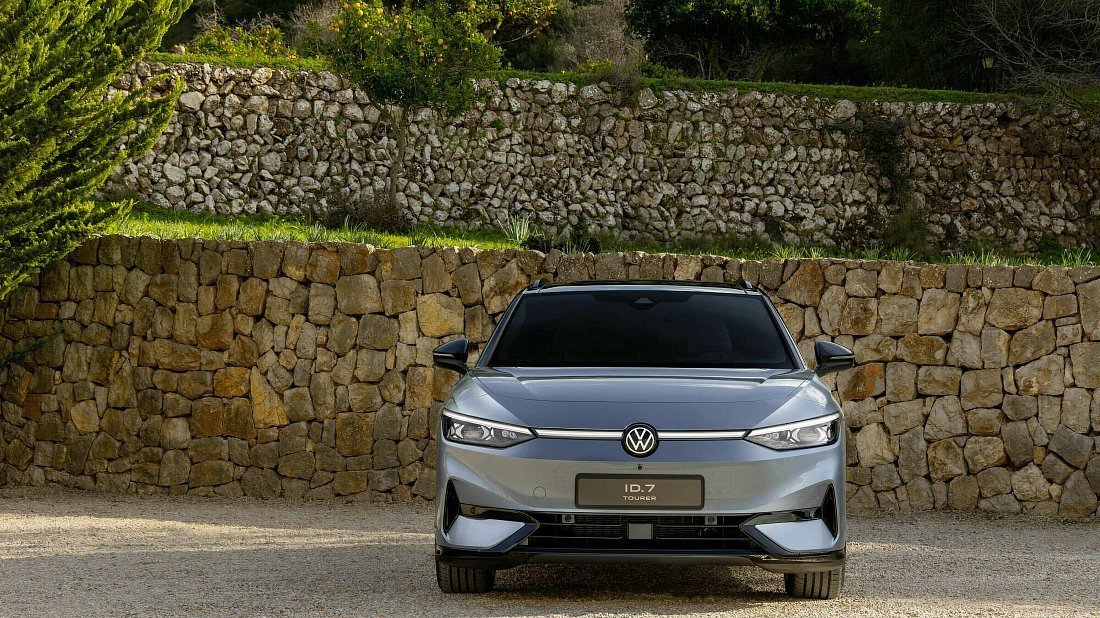 Volkswagen ID.7 Tourer Pro (2024-…) front fascia, grille, headlights, bumper, exterior