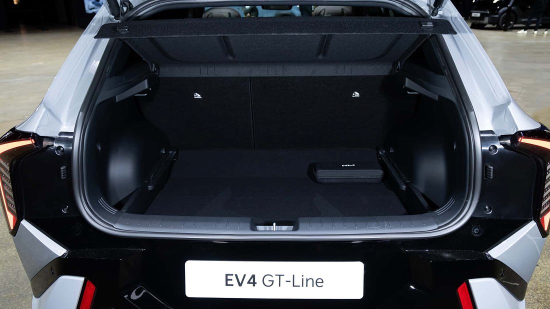 Kia EV4 Hatchback Long Range (2025-…) trunk, boot, seats up, seats upright, cargo space, cargo volume, cargo capacity, storage