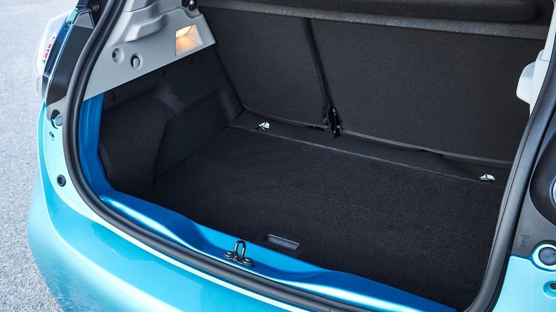 Renault Zoe Z.E. 50 R135 (2019-2024) trunk, boot, seats up, seats upright, cargo space, cargo volume, cargo capacity, storage