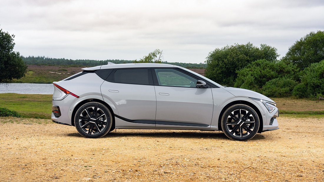 Kia EV6 Standard Range RWD (2024-…) side profile, silhouette, doors, wheels, exterior