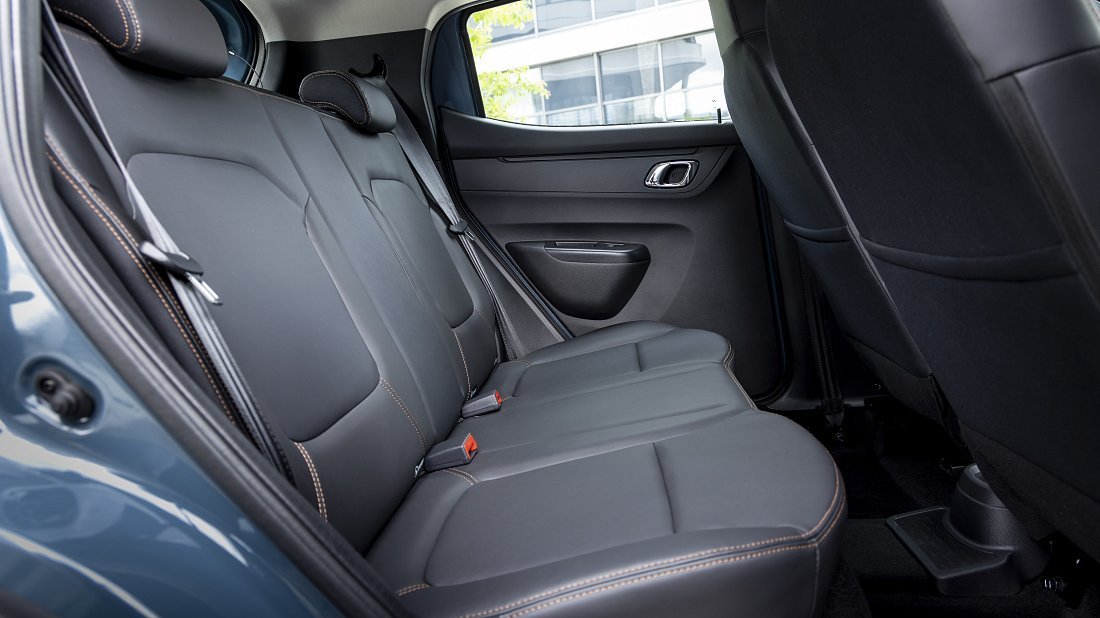 Dacia Spring Electric 65 (2023-2024) rear seats photo, back seats, passenger seats, legroom, headroom, interior