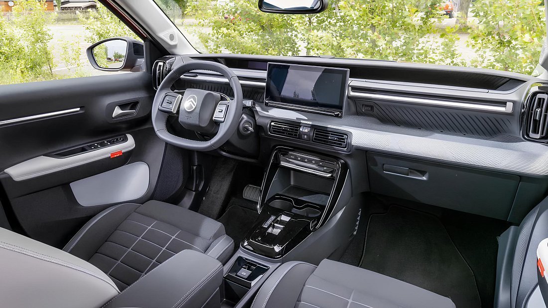 Citroën e-C3 (2024-…) interior, front seat, driver seat, dashboard, steering wheel, infotainment, cockpit