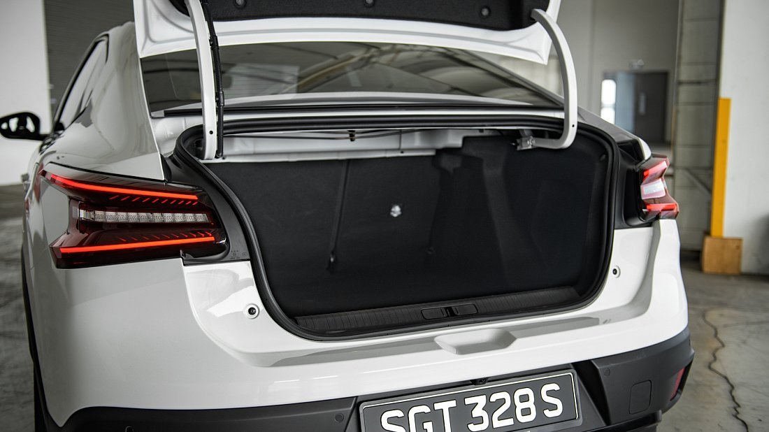 Citroën e-C4 X 54 kWh (2024-…) trunk photo, boot, seats up, seats upright, cargo space, cargo volume, cargo capacity, storage