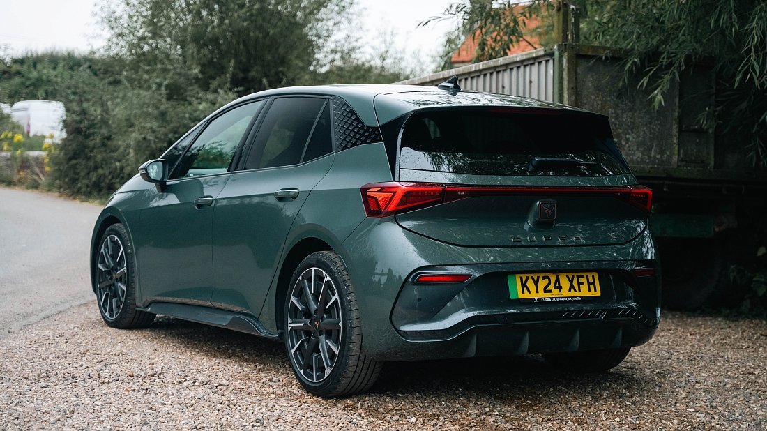 Cupra Born VZ (2024-…) rear quarter, three-quarter view, diagonal, exterior