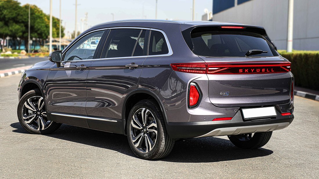 Skywell ET5 86 kWh (2022-...) rear quarter photo, three-quarter view, diagonal, exterior