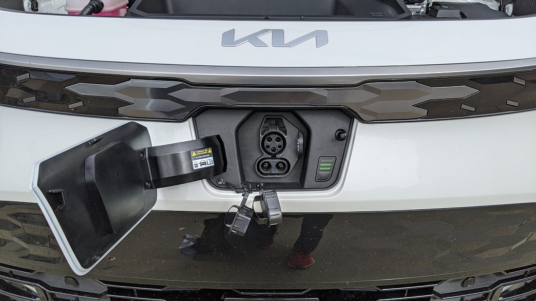 Kia Niro EV Long Range (2022-…) charge port USA, charging, inlet, plug, connector