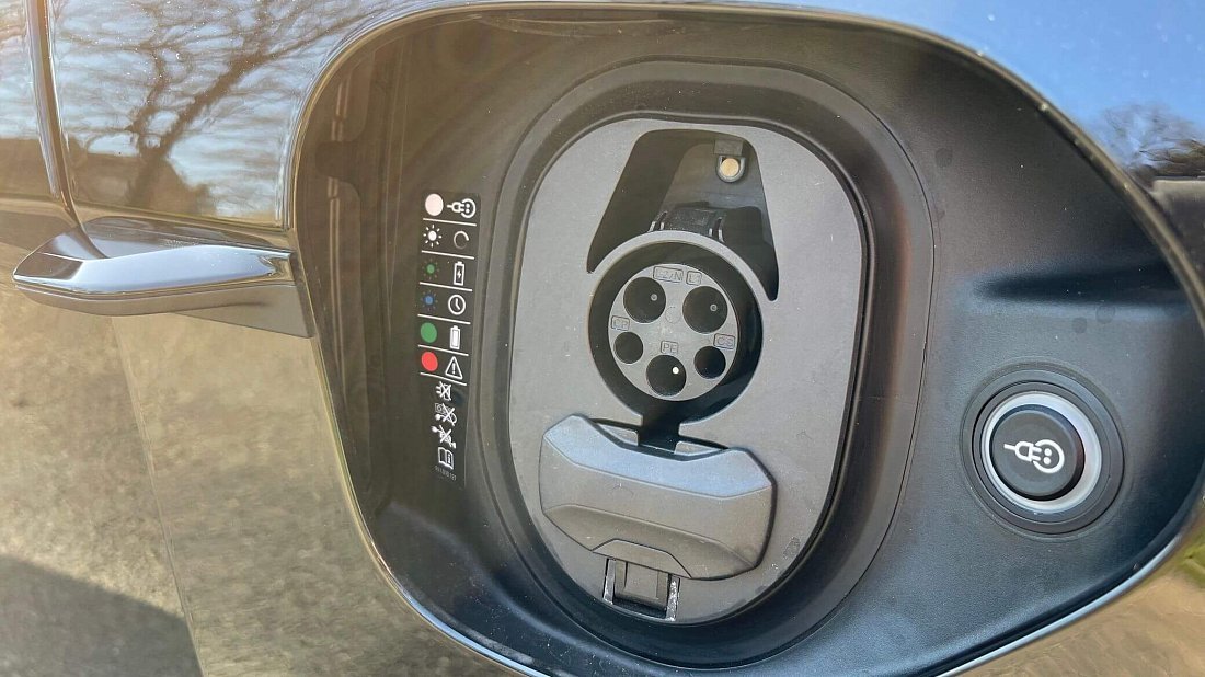 Porsche Taycan Turbo S Cross Turismo (2021-2024) charge port USA photo, charging, inlet, plug, connector