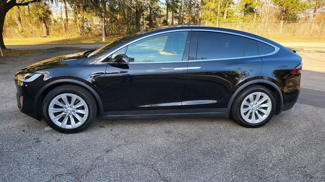Tesla Model X 100D (2017-2019) side profile, silhouette, doors, wheels, exterior
