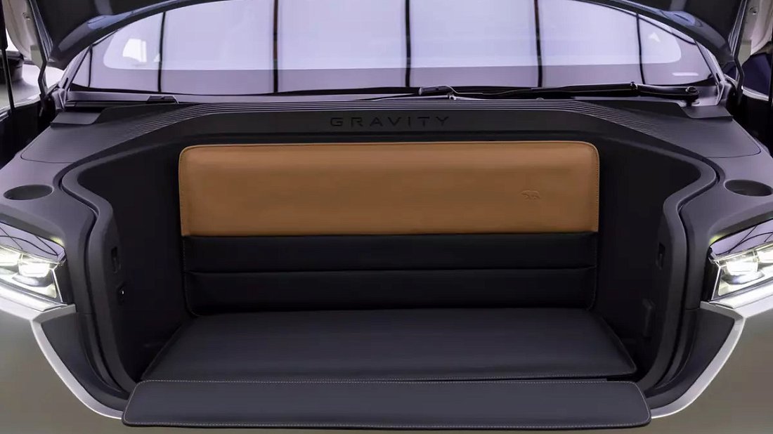Lucid Gravity Grand Touring (2024-…) frunk, front trunk, under hood, storage, cargo, capacity, bonus space