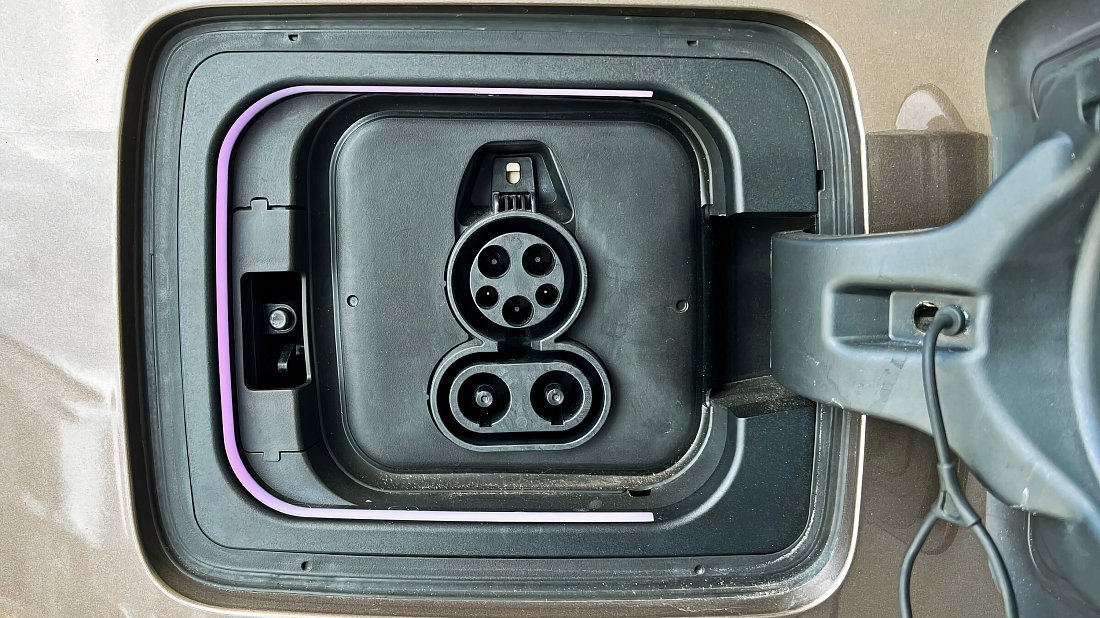 BMW i3 BEV 120 Ah (2018-2022) charge port USA, charging, inlet, plug, connector