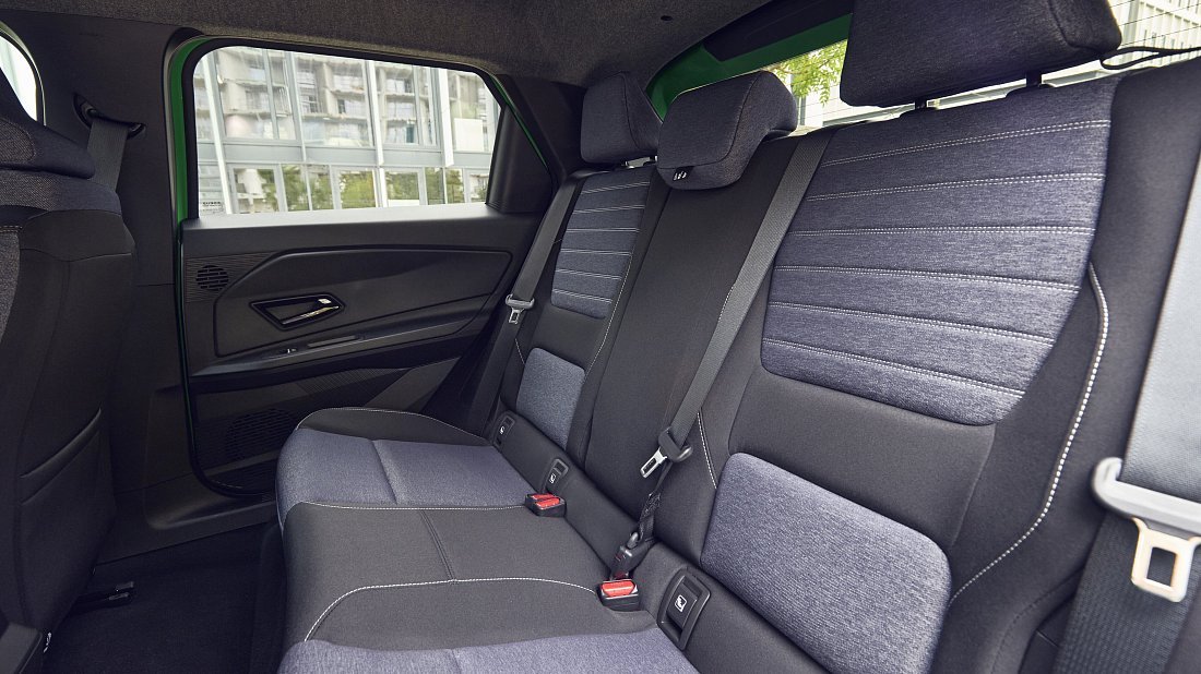 Renault 5 E-Tech EV40 95hp (2025-...) rear seats, back seats, passenger seats, legroom, headroom, interior
