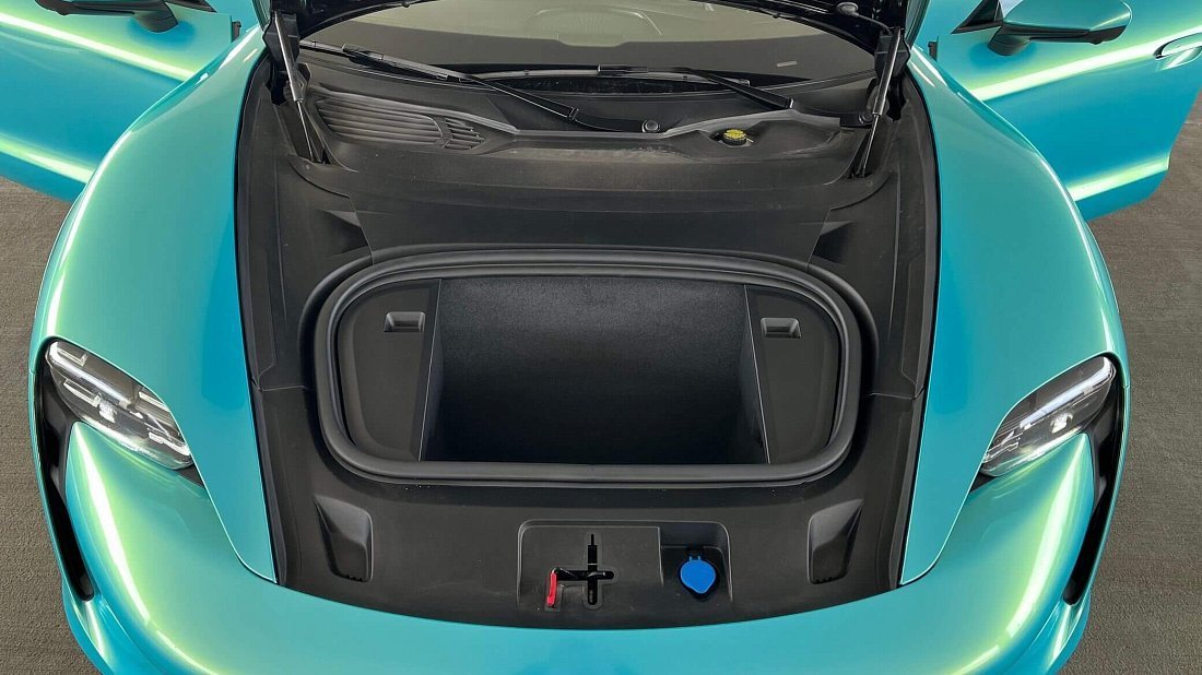 Porsche Taycan Turbo Sport Turismo (2022-2024) frunk, front trunk, under hood, storage, cargo, capacity, bonus space